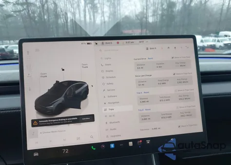 2026 Tesla Model Y Long Range Launch Series/Premium All-Wheel Drive z USA, uszkodzony, nr VIN 7SAYGDEE1TA587485
